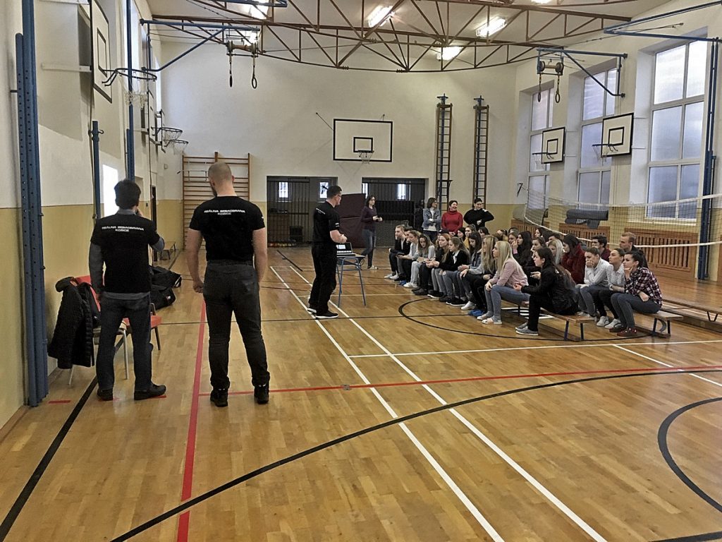 sukromna_zdravotna_skola_kukucinova_cesta_z_domu